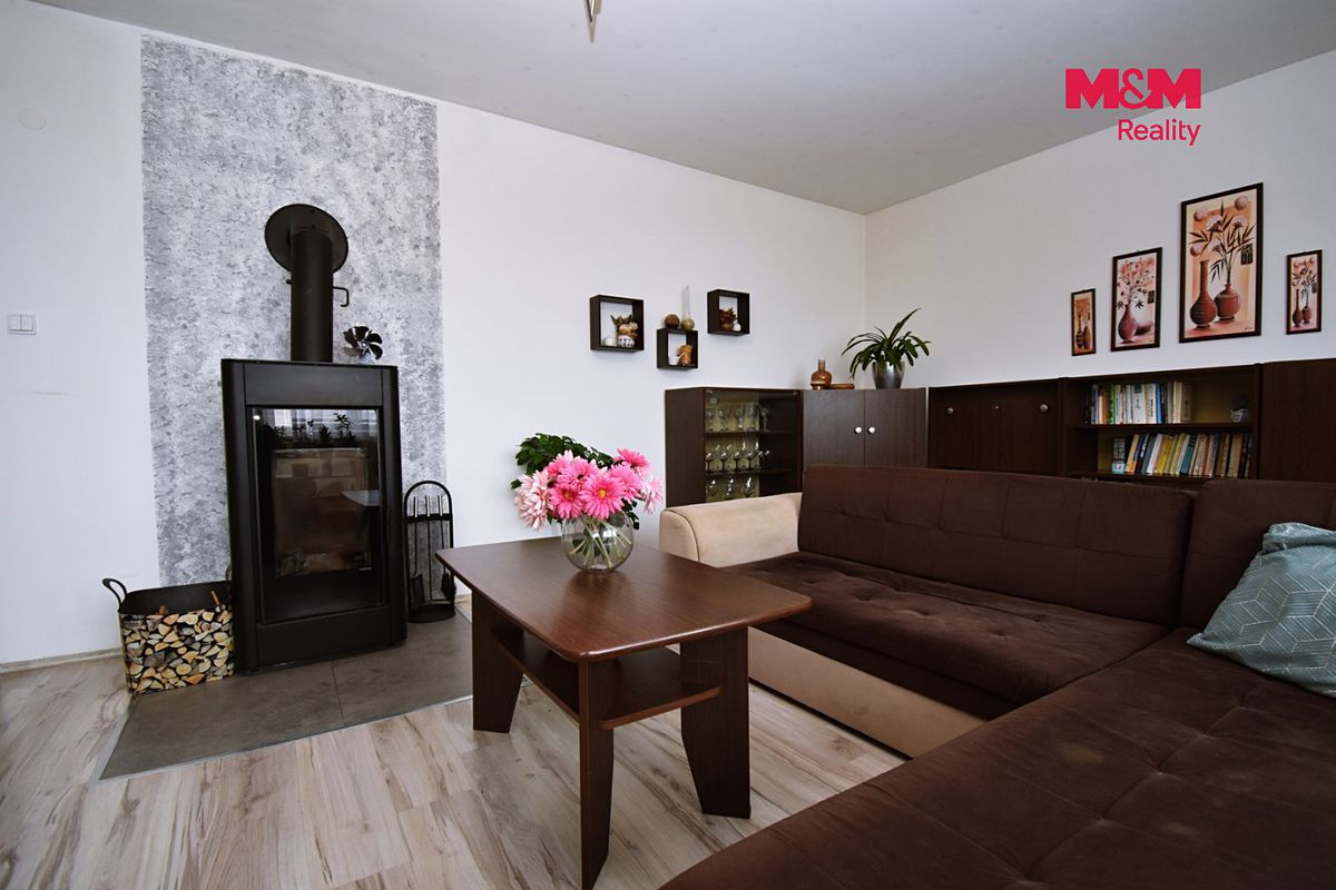 Prodej rodinného domu 340 m², pozemek 1006 m² – fotografie 3