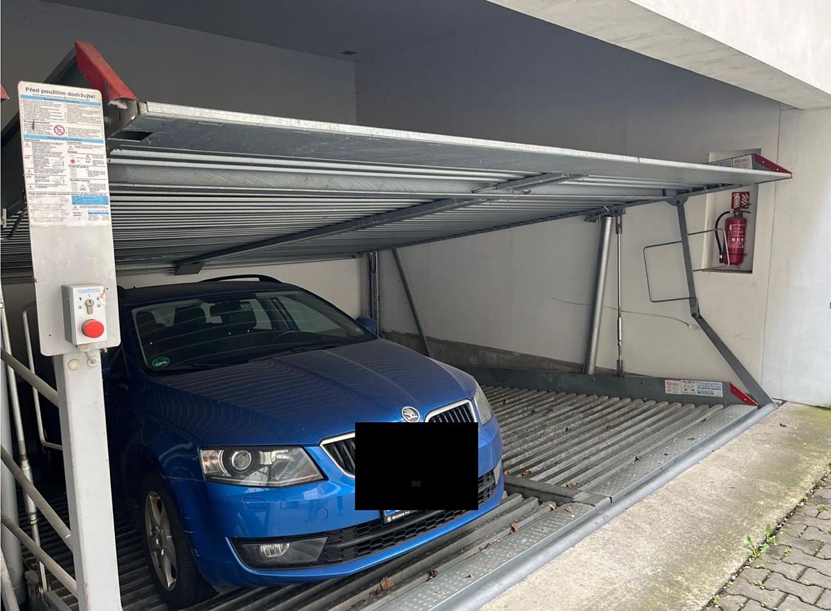 Pronájem garážového stání 13 m²