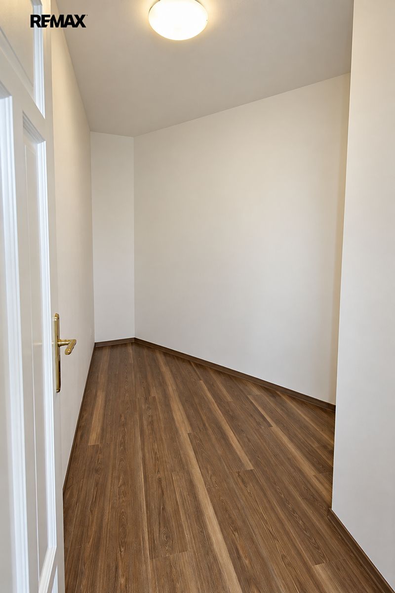 Pronájem bytu 1+kk 38 m² – fotografie 5