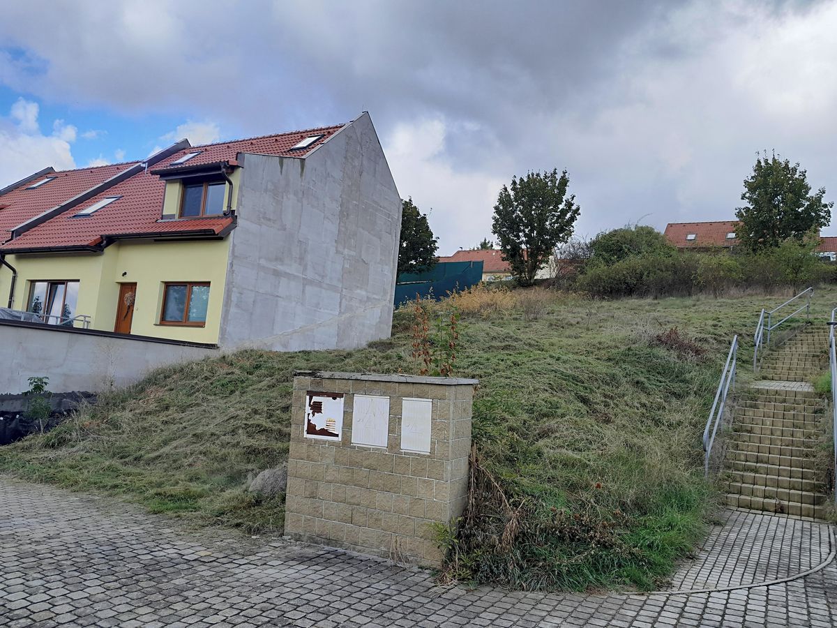 Prodej stavebního pozemku 703 m² – fotografie 3
