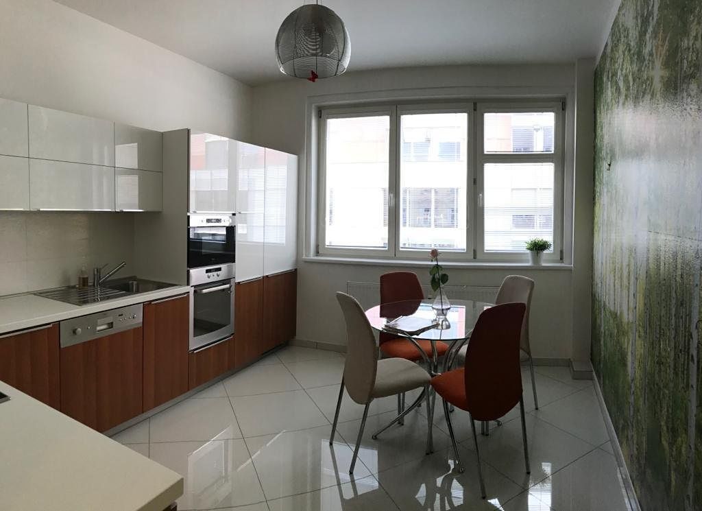 Pronájem bytu 2+1 79 m² – fotografie 2