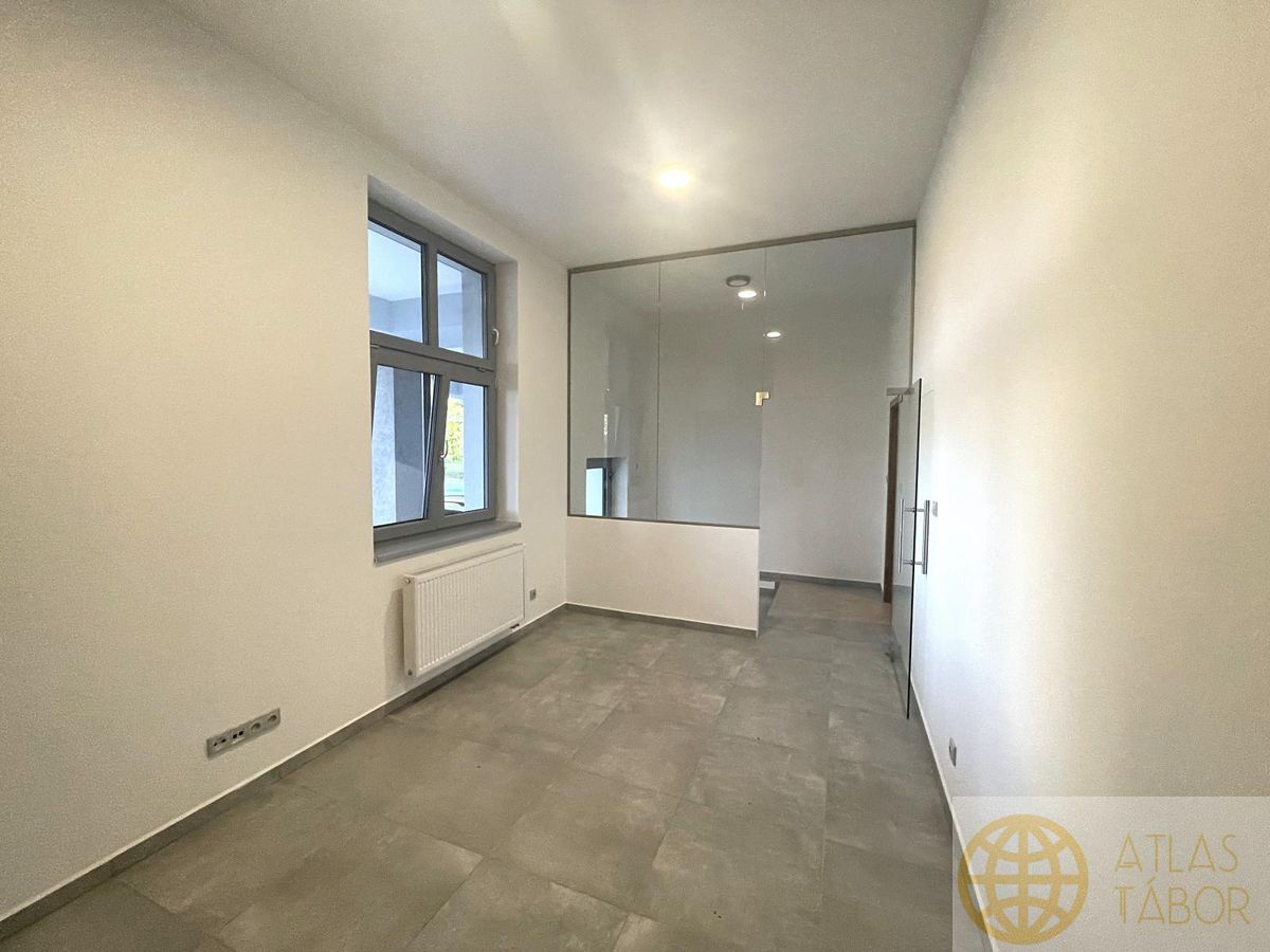 Pronájem bytu 1+kk 23 m² – fotografie 3