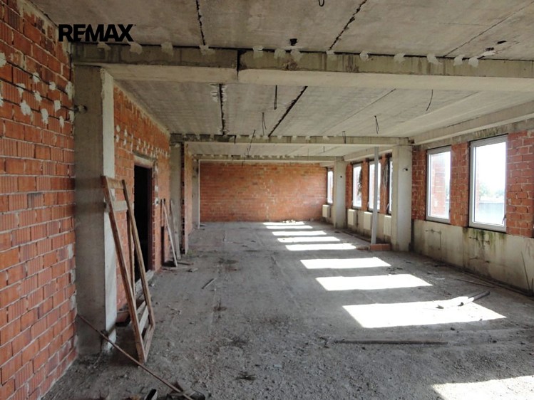 Комерційне приміщення на продаж, 1 600 м² (10 з 16)