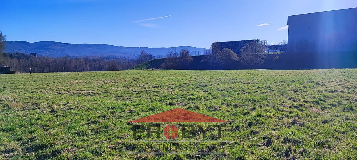 Prodej komerčního pozemku 5664 m²