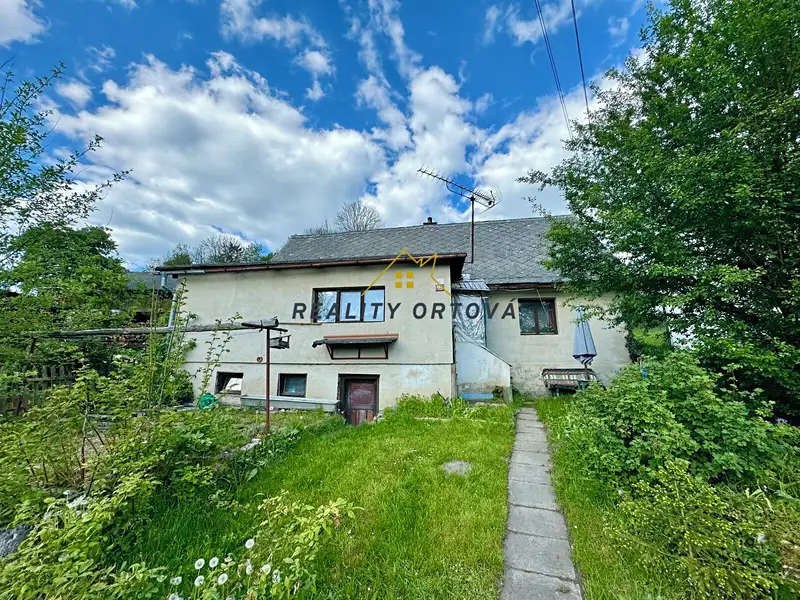 Prodej rodinného domu 188 m², pozemek 466 m², Jesenný – náhled fotky 1