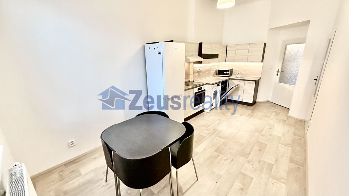 Pronájem bytu 2+kk 58 m² – fotografie 3