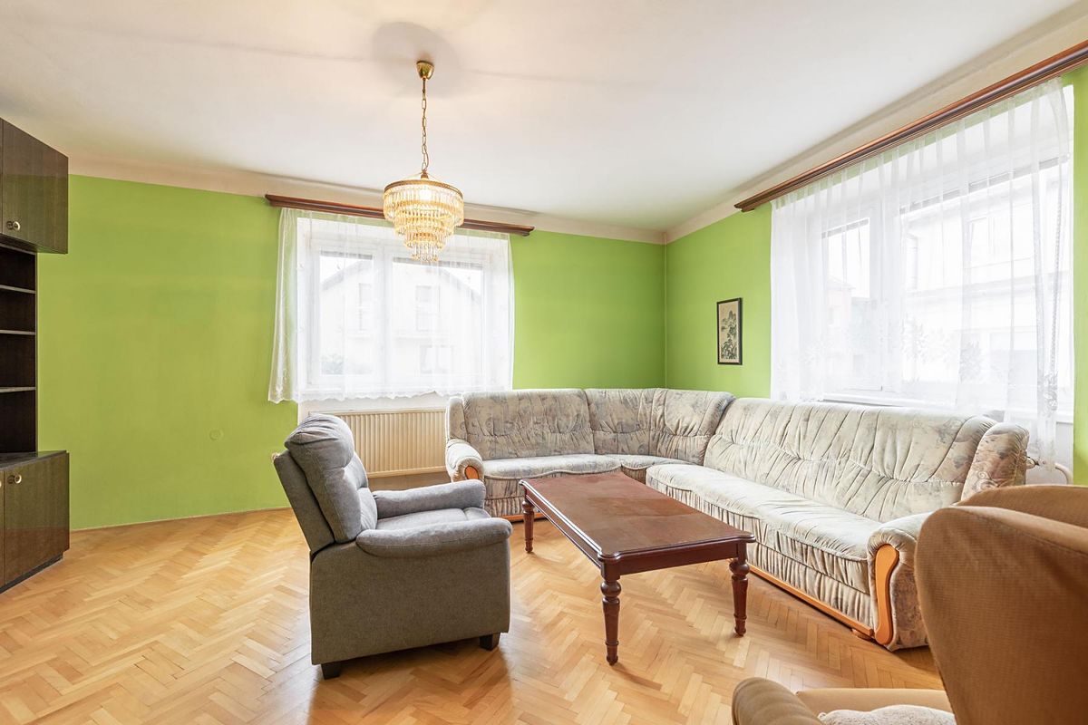 Prodej rodinného domu 218 m², pozemek 122 m² – fotografie 4