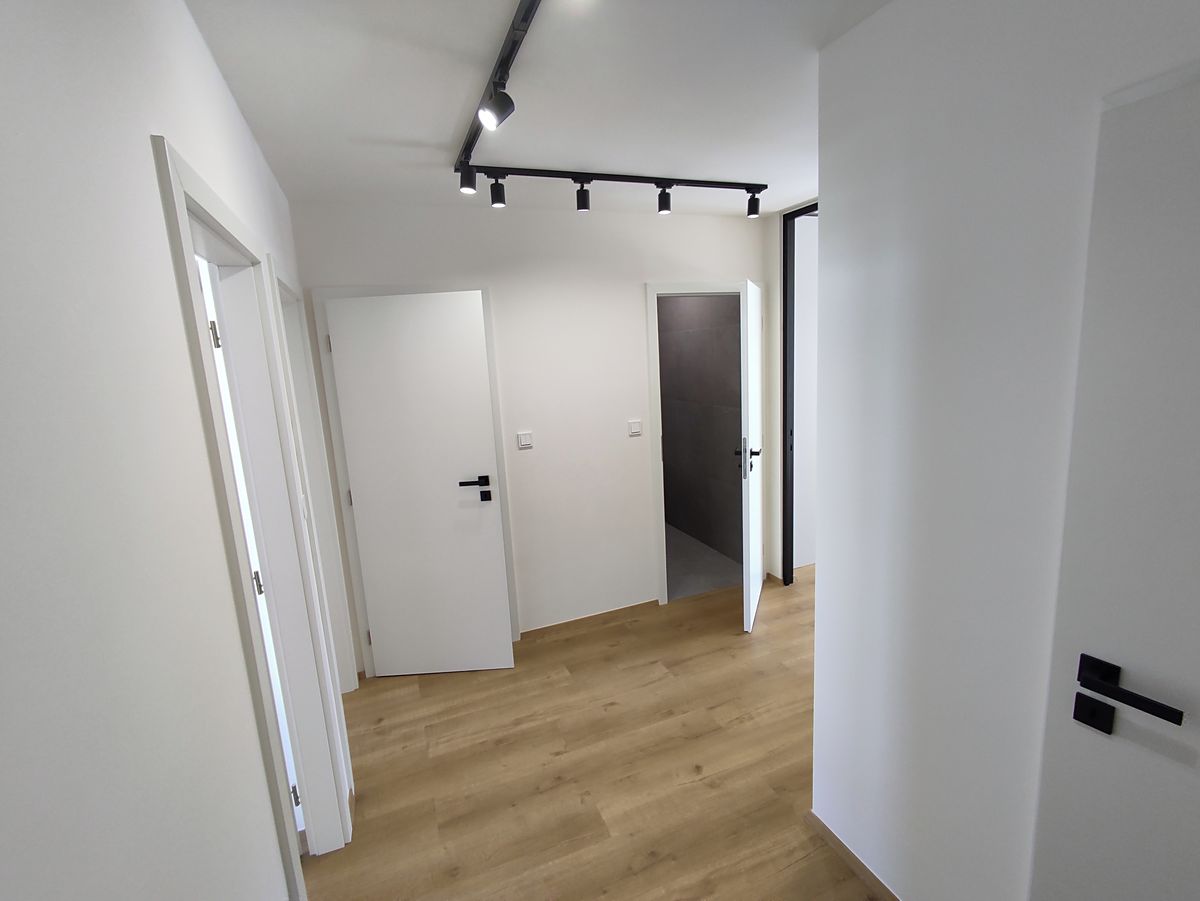 Pronájem bytu 3+kk 71 m² – fotografie 4