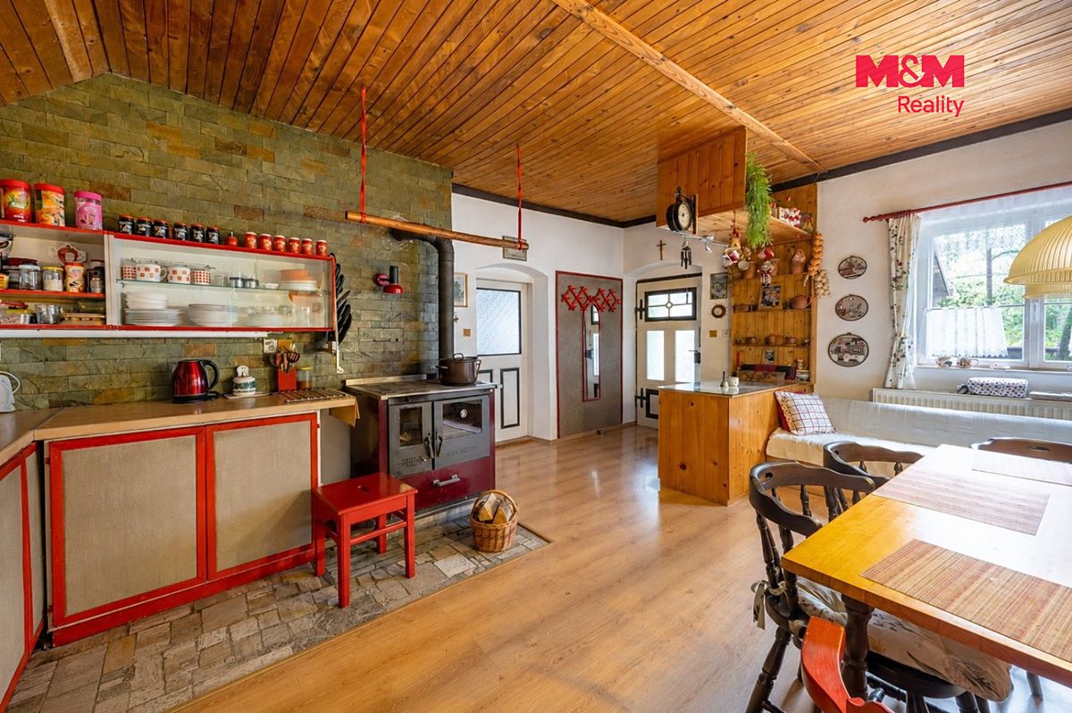 Prodej rodinného domu 210 m², pozemek 1000 m² – fotografie 4