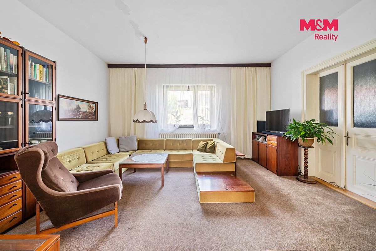 Prodej rodinného domu 200 m², pozemek 1149 m² – fotografie 3