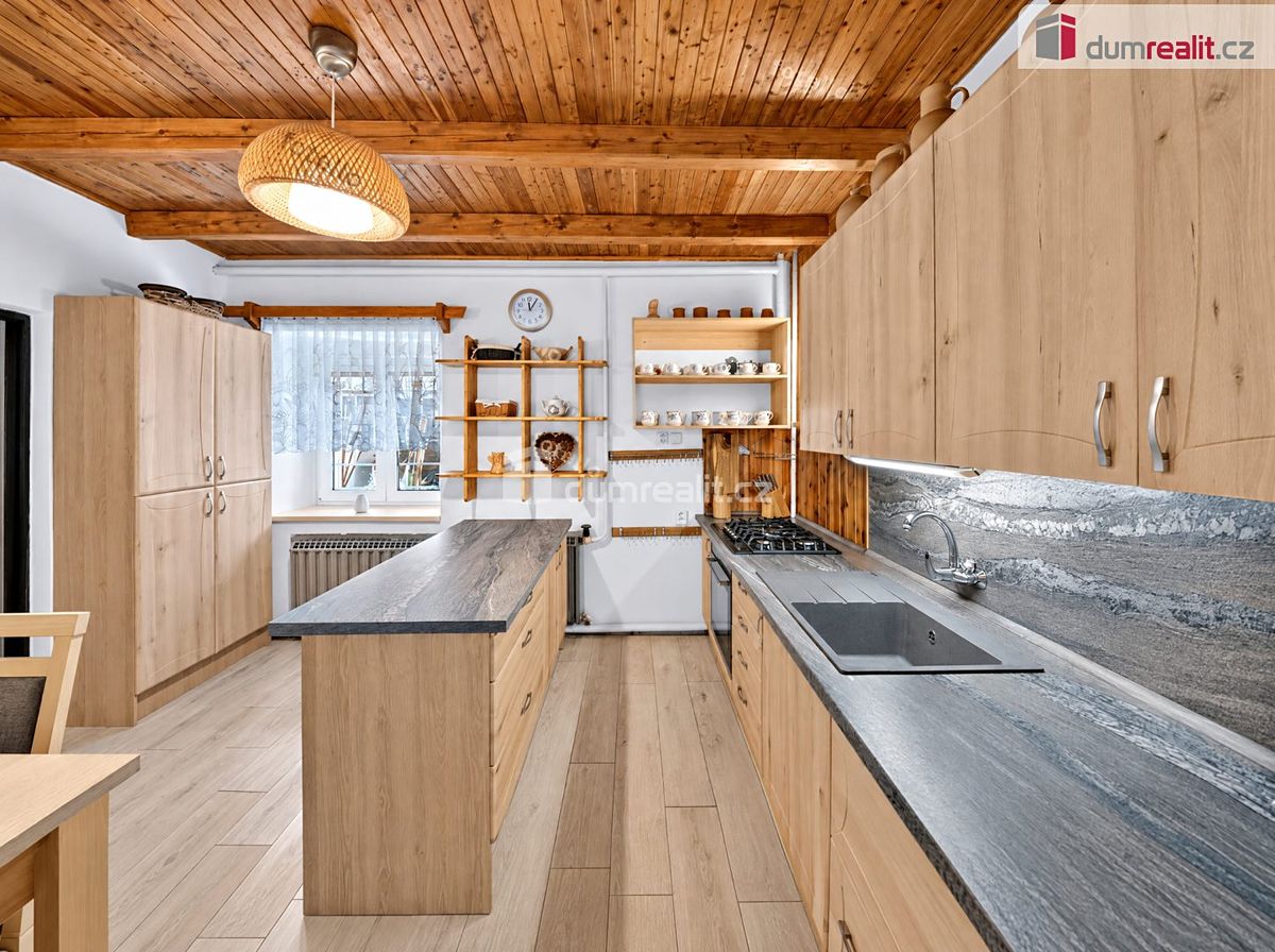 Prodej rodinného domu 743 m², pozemek 743 m² – fotografie 3