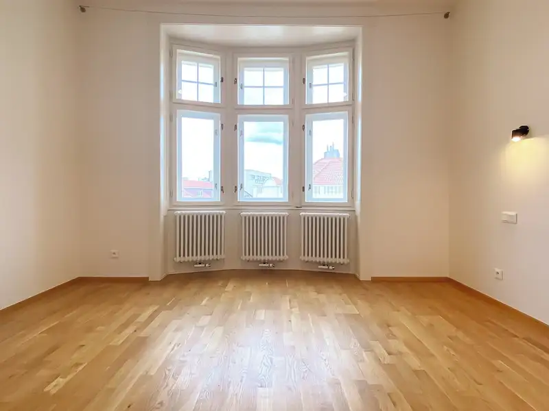 Pronájem bytu 2+kk 70 m², Praha – náhled fotky 2