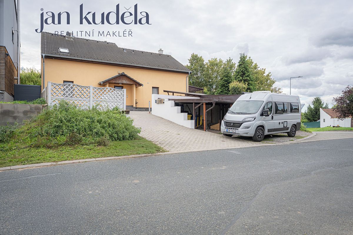 Pronájem bytu 2+kk 40 m² – fotografie 3