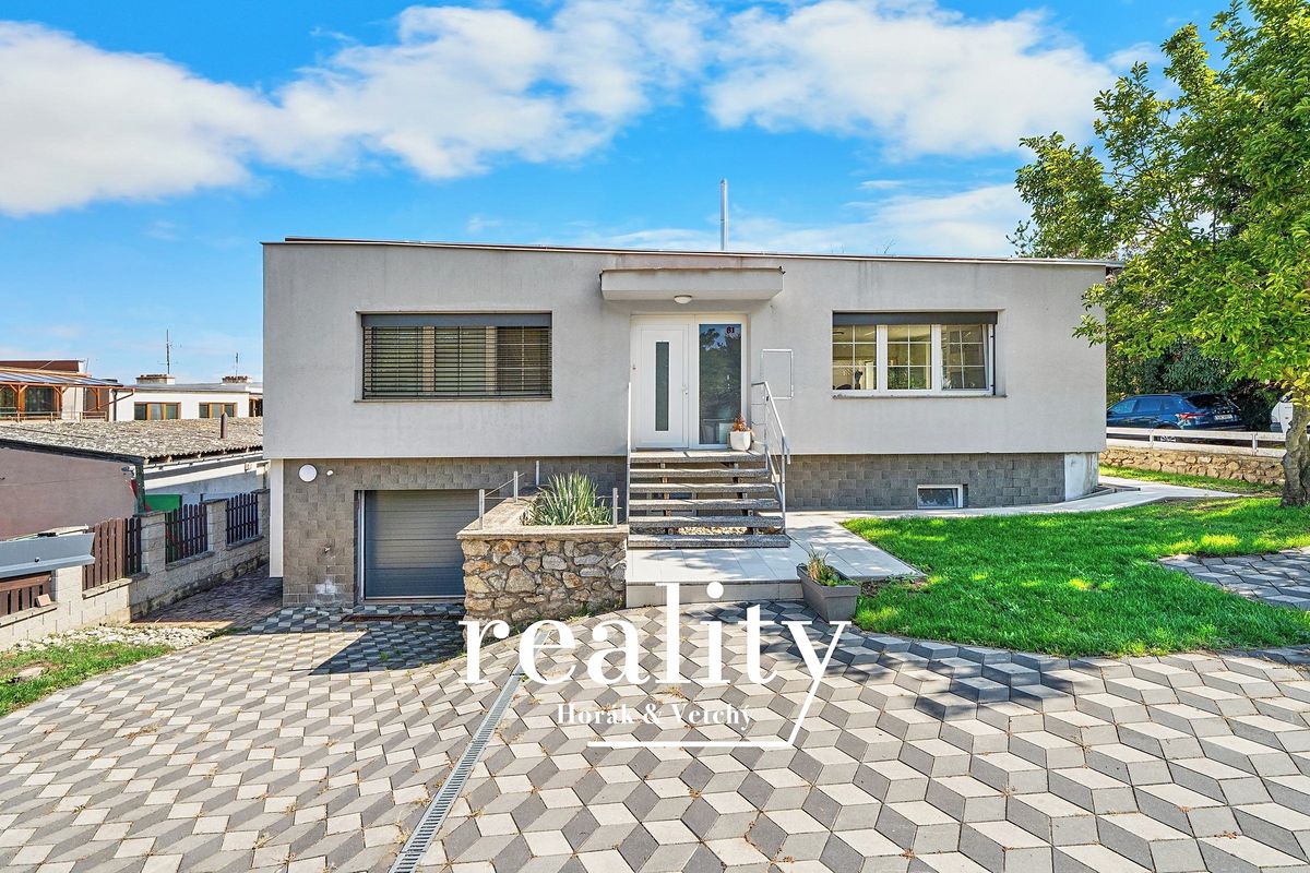 Prodej rodinného domu 292 m², pozemek 744 m²