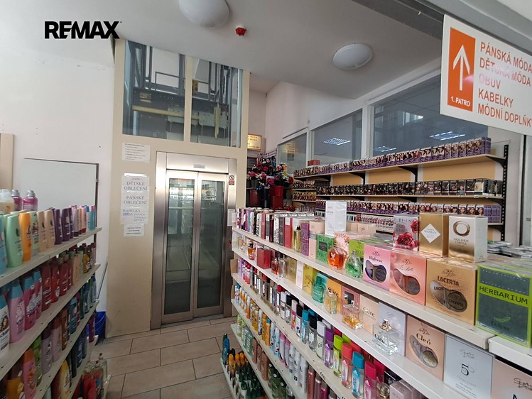 Pronájem komerčního prostoru, 769 m² (12 z 21)