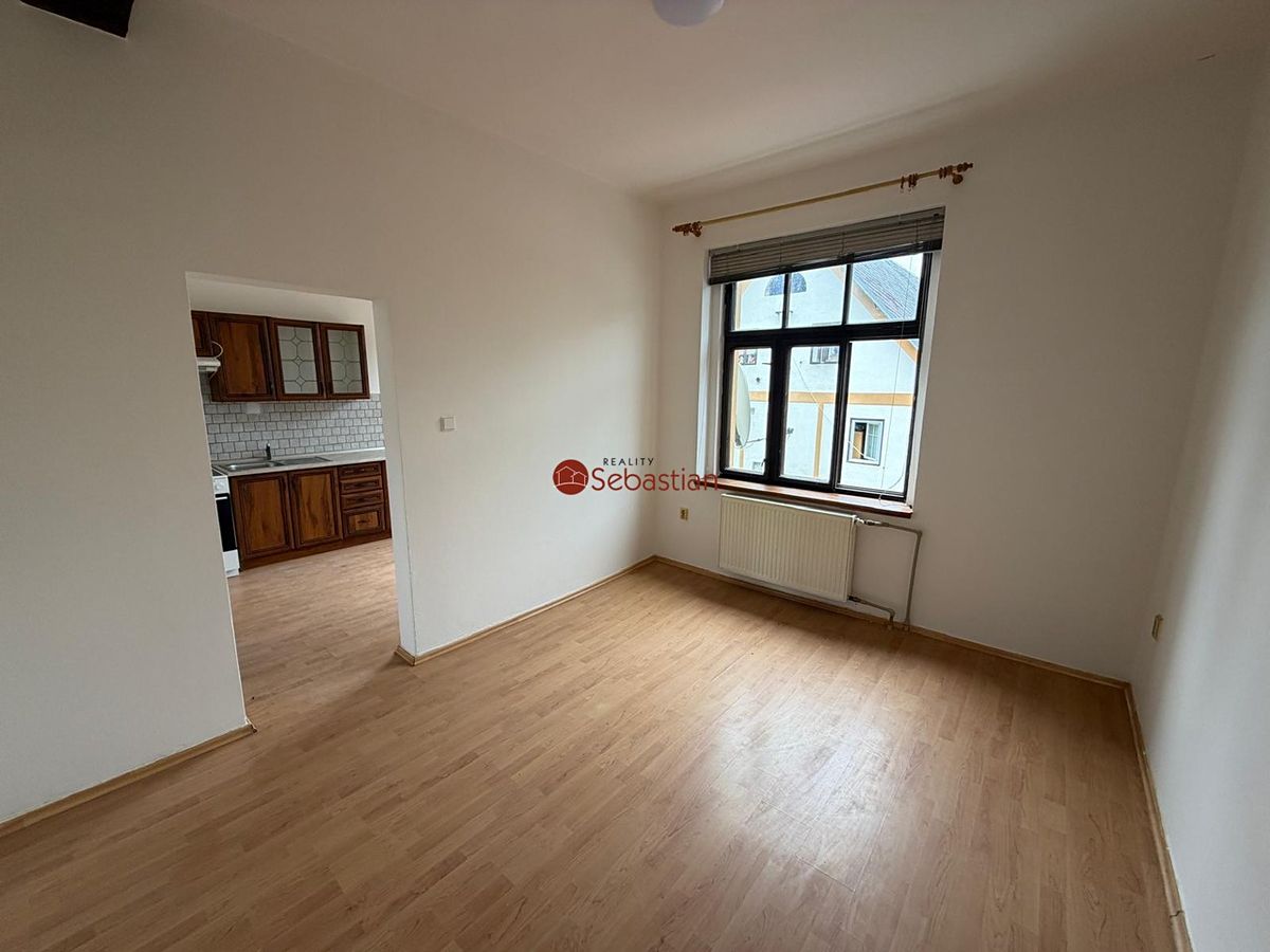 Pronájem bytu 2+kk 29 m² – fotografie 3
