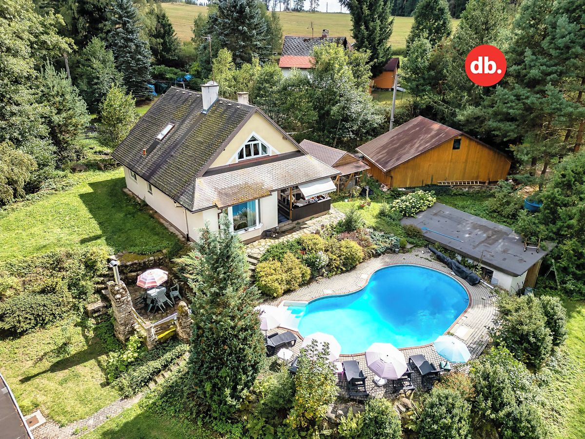Prodej rodinného domu 240 m², pozemek 5268 m²