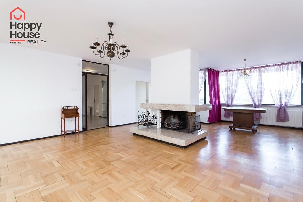 Pronájem bytu 6 pokojů a více 240 m² – fotografie 3