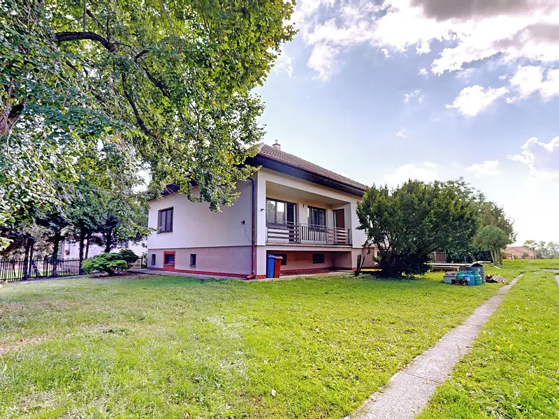 Prodej rodinného domu 108 m², pozemek 1550 m², Sloveč – náhled fotky 1
