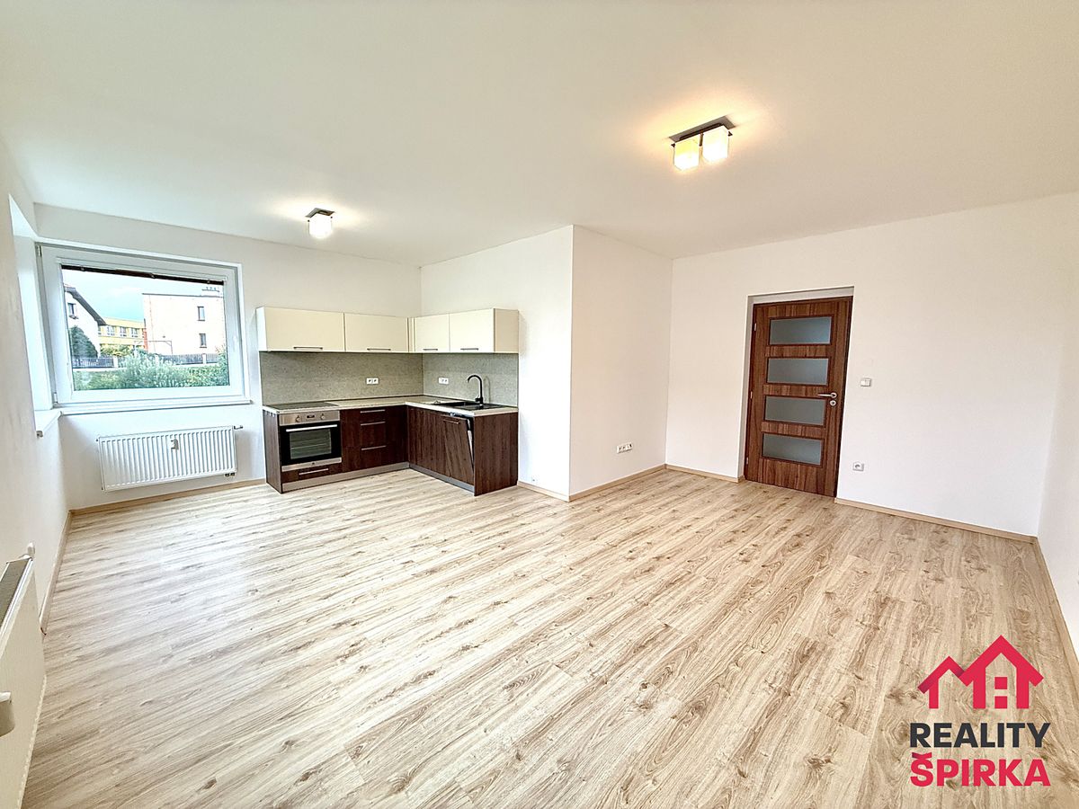 Pronájem bytu 4+kk 84 m² – fotografie 3
