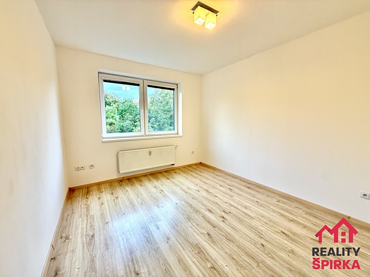 Pronájem bytu 4+kk, 84 m² (10 z 16)