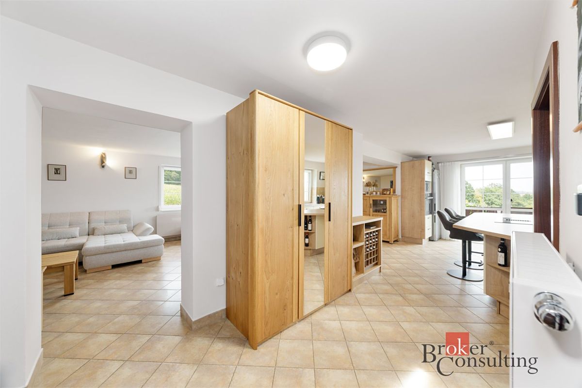 Prodej rodinného domu 239 m², pozemek 1179 m² – fotografie 5