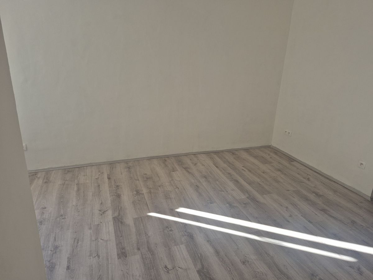 Pronájem bytu 1+kk 28 m² – fotografie 2