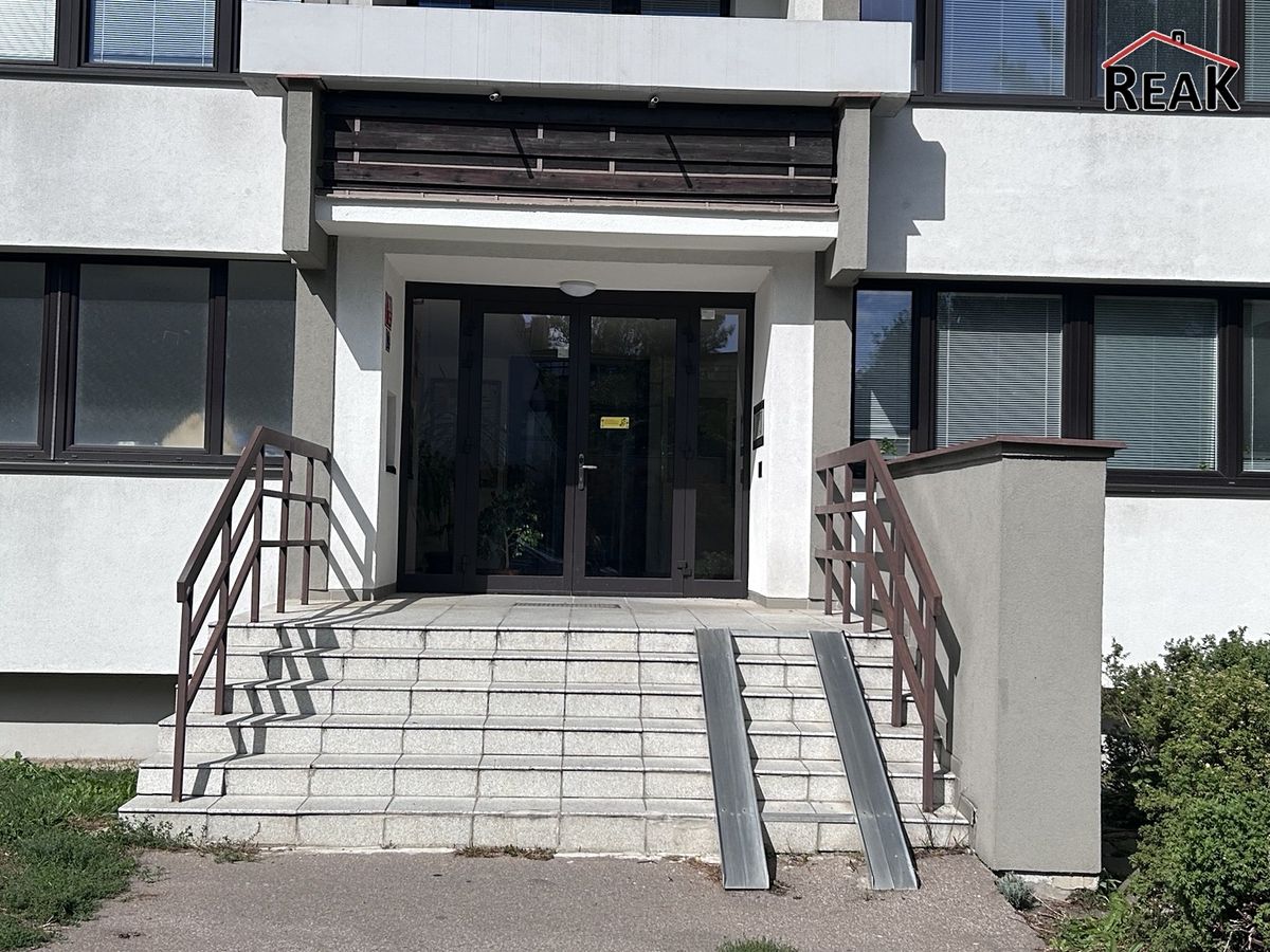 Pronájem bytu 2+1 64 m² – fotografie 3