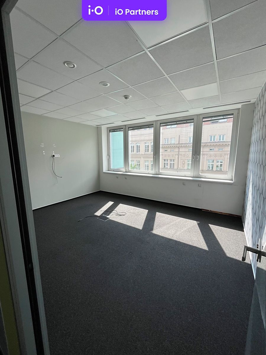 Pronájem kanceláře 356 m² – fotografie 5