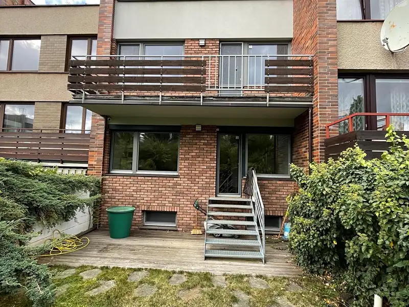 Pronájem rodinného domu 200 m², pozemek 300 m², Praha – náhled fotky 1