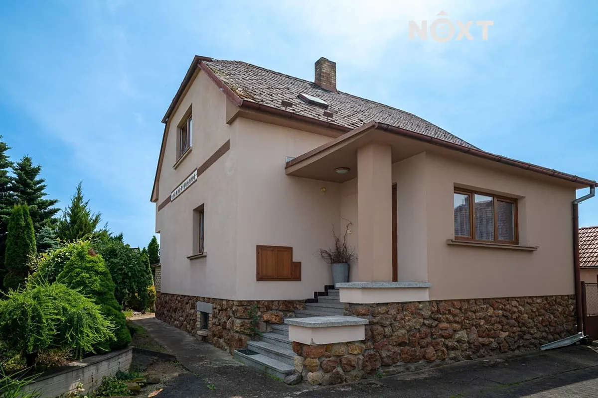 Prodej rodinného domu 142 m², pozemek 998 m²