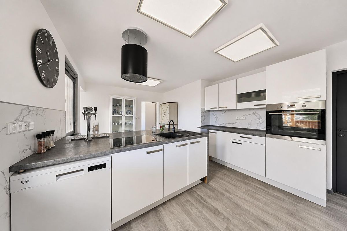 Prodej vícegeneračního domu 181 m², pozemek 889 m²