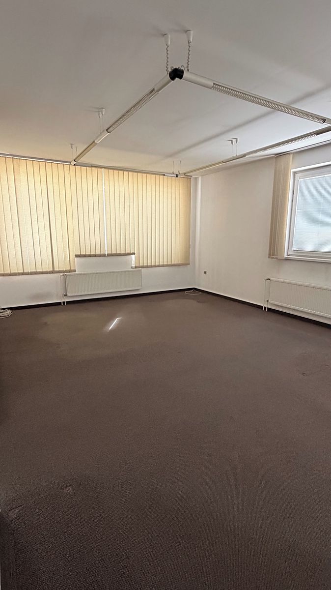 Pronájem kanceláře 141 m² – fotografie 3