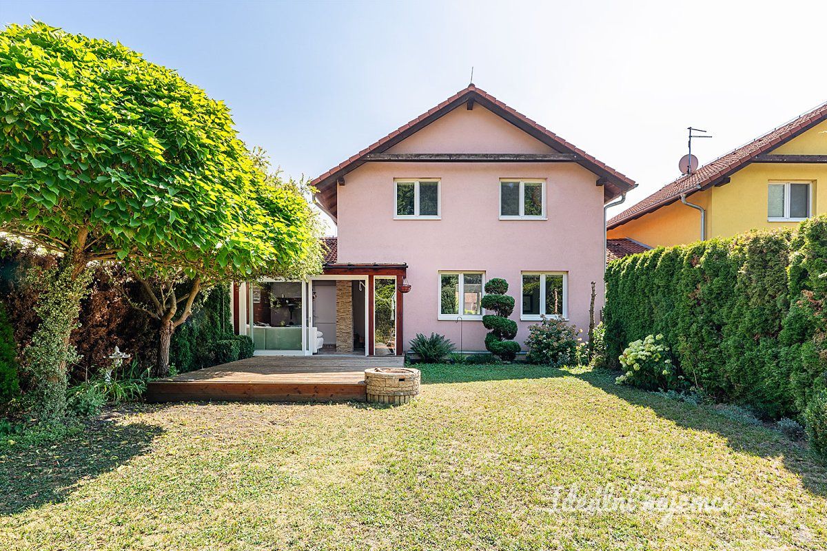 Pronájem bytu 5+1 141 m²