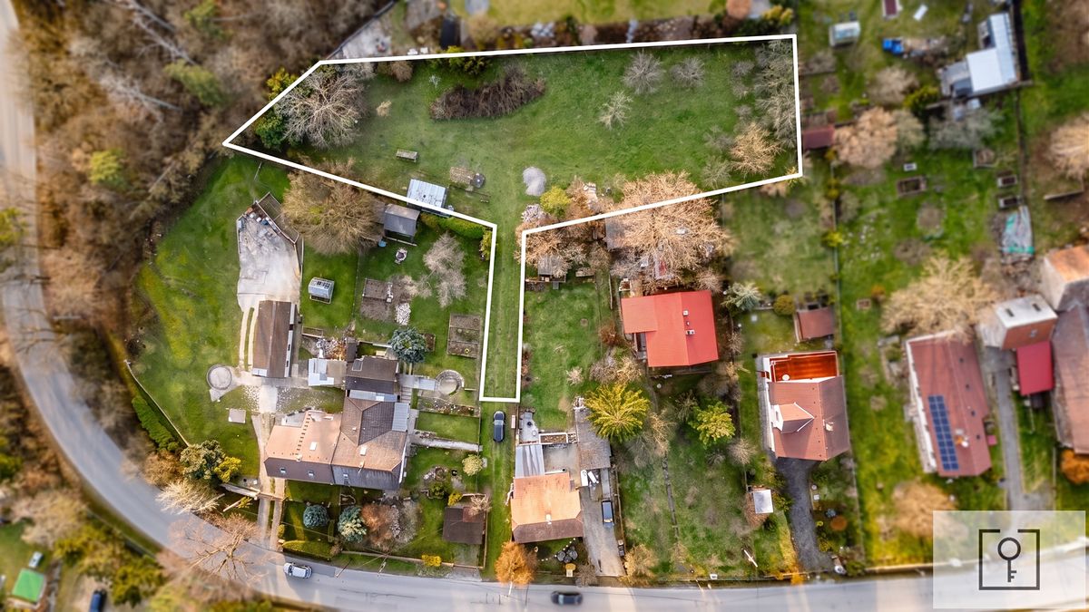 Prodej stavebního pozemku 1748 m²