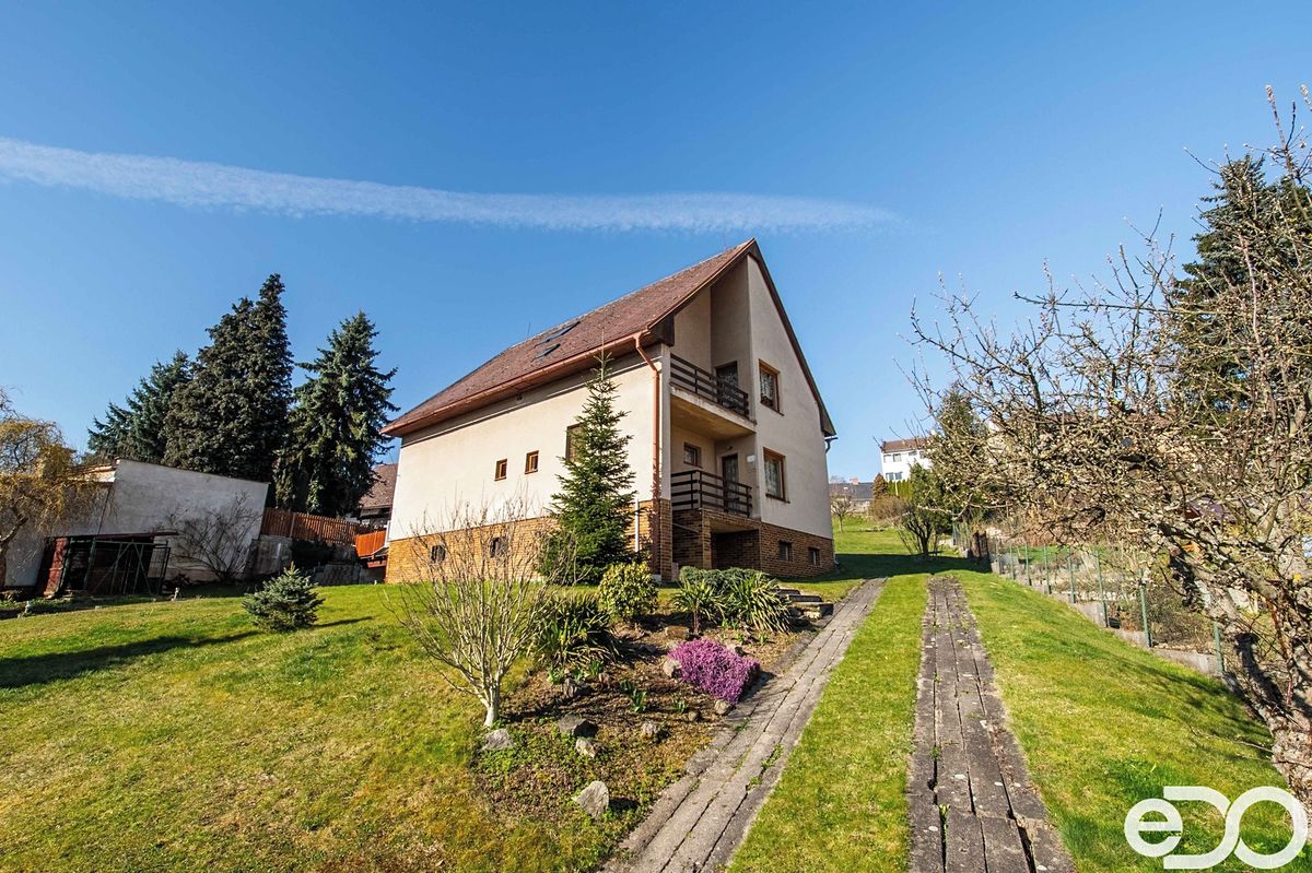 Prodej vícegeneračního domu 300 m², pozemek 1852 m²