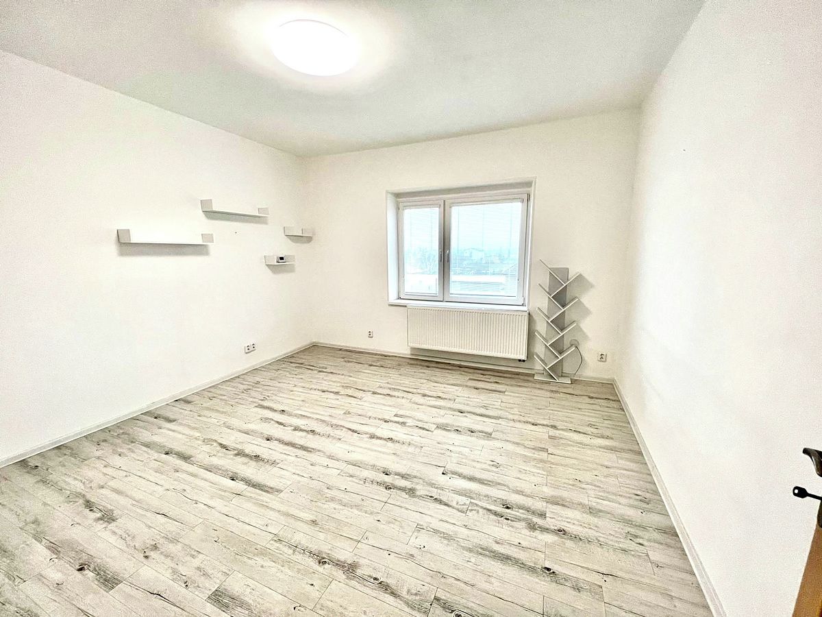 Pronájem bytu 2+1 64 m² – fotografie 3