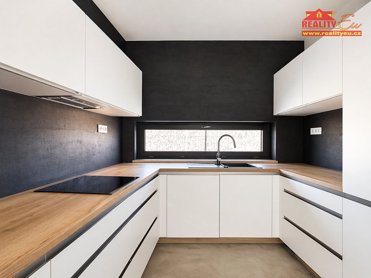 Pronájem rodinného domu 181 m², pozemek 261 m² – fotografie 2