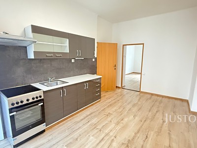 Pronájem bytu 2+1, 80 m² (2 z 11)