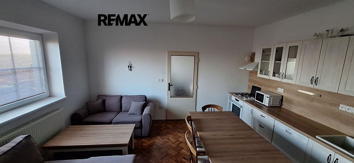 Pronájem rodinného domu 114 m², pozemek 165 m² – fotografie 2