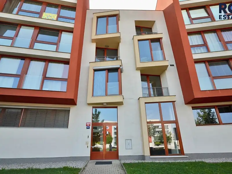 Pronájem bytu 1+kk 30 m², Praha – náhled fotky 3