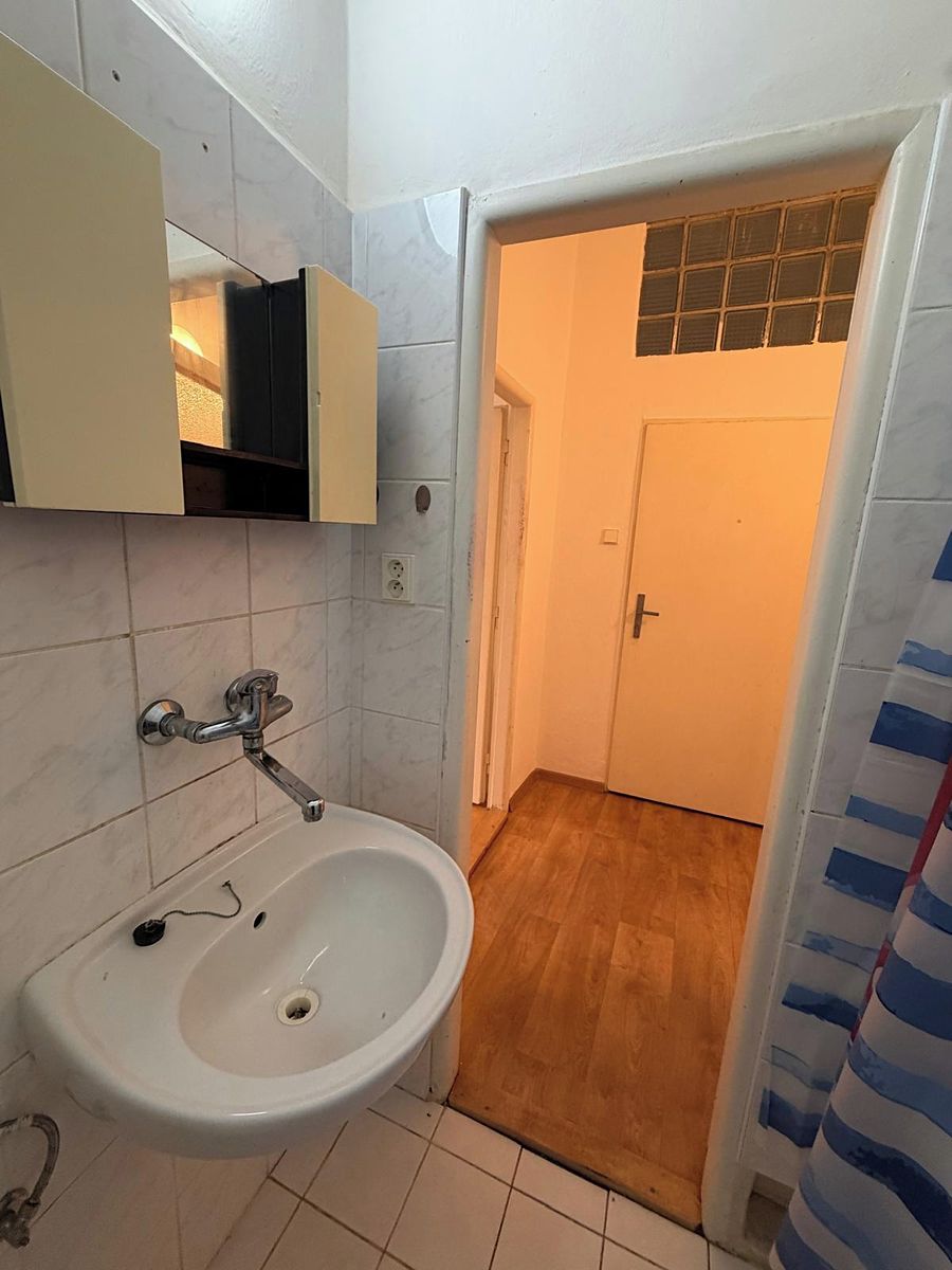 Pronájem bytu 1+kk 28 m² – fotografie 2