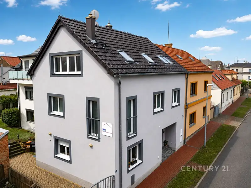 Prodej rodinného domu 375 m², pozemek 372 m², Praha – náhled fotky 2