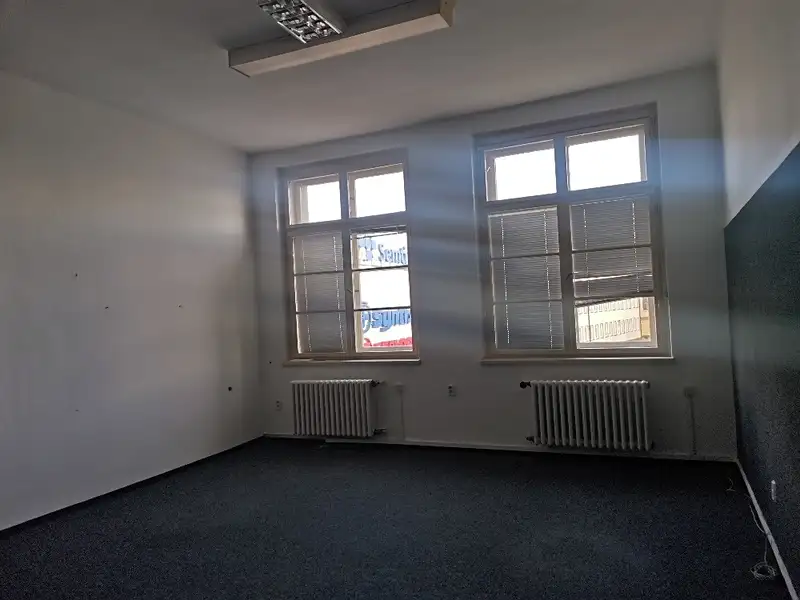 Pronájem kanceláře 28 m², Pardubice – náhled fotky 3