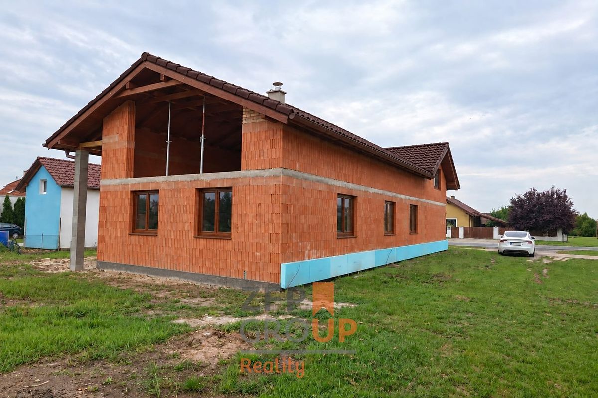 Prodej rodinného domu 262 m², pozemek 952 m² – fotografie 4