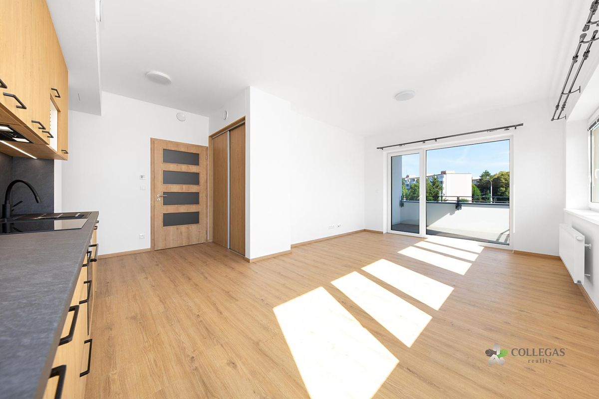 Pronájem bytu 2+kk 72 m² – fotografie 3