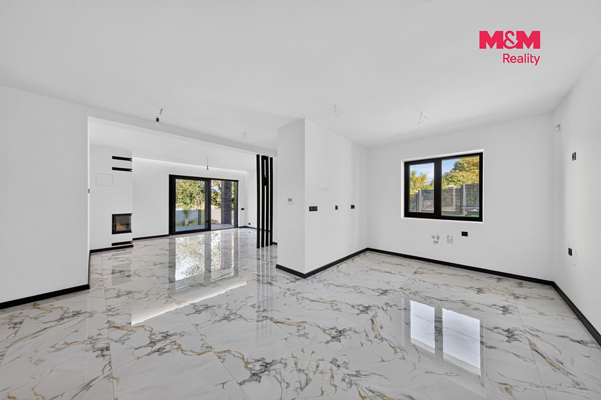 Prodej rodinného domu 249 m², pozemek 602 m² – fotografie 5