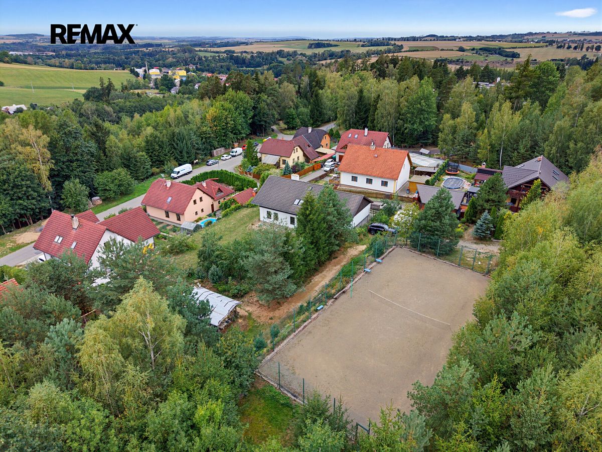 Prodej rodinného domu 257 m², pozemek 777 m² – fotografie 3