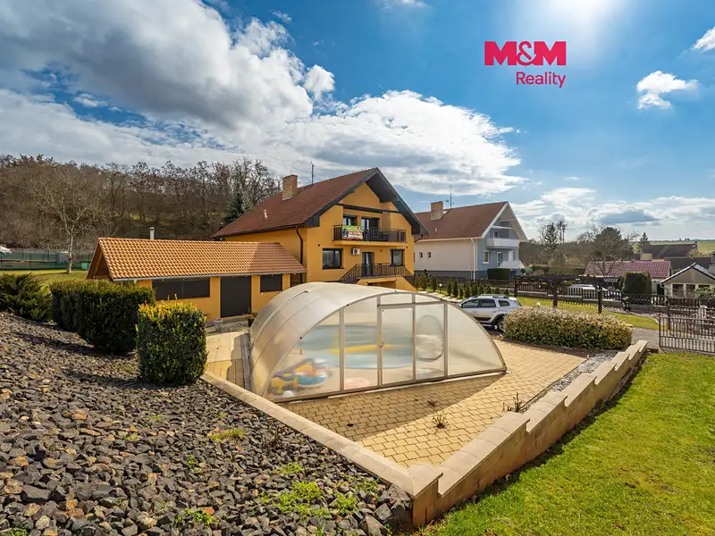 Prodej rodinného domu 280 m², pozemek 2200 m², Očihov – náhled fotky 1