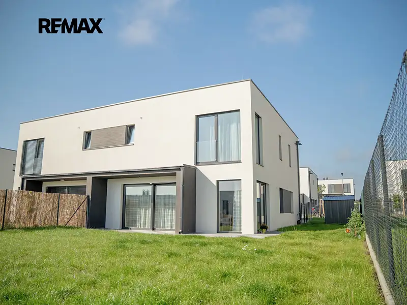 Pronájem rodinného domu 161 m², pozemek 403 m², Praha – náhled fotky 1
